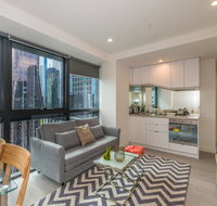 Central 2 Bedroom Deluxe ApartmentLa Trobe Tower - Holiday Sunshine Coast
