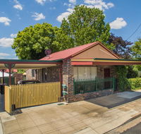 Central Armidale 2-Bedroom Apartment - Holiday Sunshine Coast