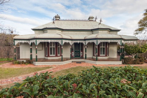 Central Charm - Sunshine Coast Tourism 1