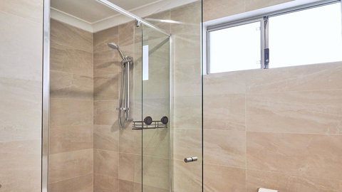 Central Garden City Apt - Mobile Hotspot & WiFi - - Sunshine Coast Tourism 3