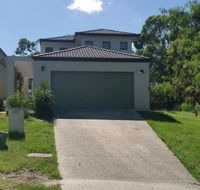 Central Gold Coast Large Modern Elevated House - Holiday Sunshine Coast