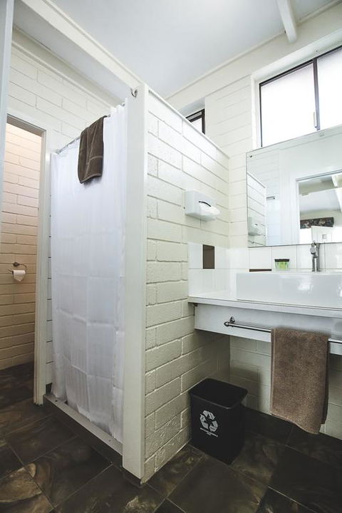Central Highlands Motor Inn - Holiday Sunshine Coast 3