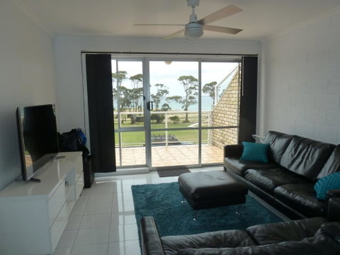 Central Luxury With Fabulous Views - Sunshine Coast Tourism 1