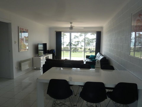 Central Luxury With Fabulous Views - Sunshine Coast Tourism 3