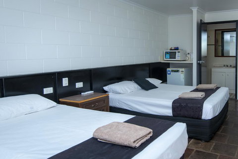 Central Motel - Sunshine Coast Tourism 1