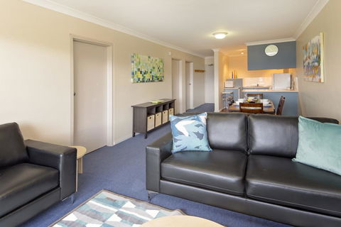 Central Park 7 - The Convenience Of Location & The Warmth Of Comfortable Living - Sunshine Coast Tourism 1