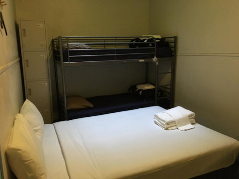 Central Perk Lodge - Sunshine Coast Tourism 1