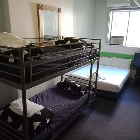 Central Perk Lodge - Sunshine Coast Tourism 3