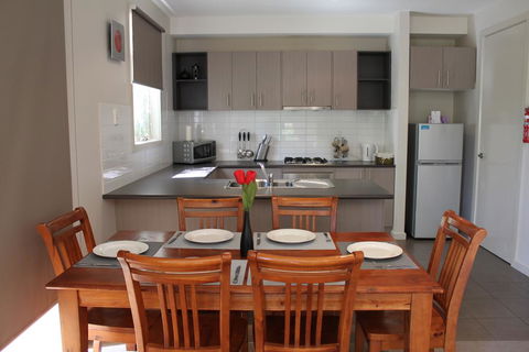 Central Shepparton Apartments - Holiday Sunshine Coast 2