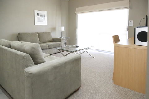 Centrepoint Apartments Griffith - Holiday Sunshine Coast 3