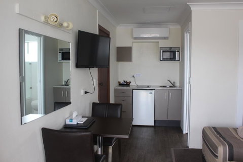 Centrepoint Motel - Sunshine Coast Tourism 3