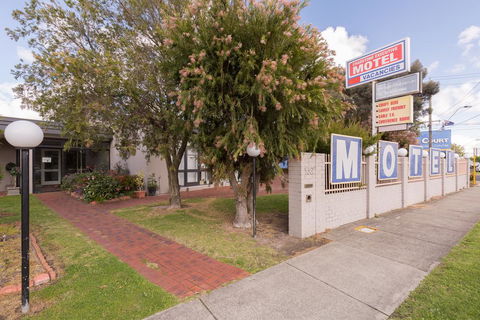 Chadstone Executive Motel - Holiday Sunshine Coast 0