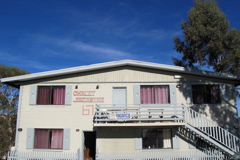 Chalet Jindabyne - Sunshine Coast Tourism 0