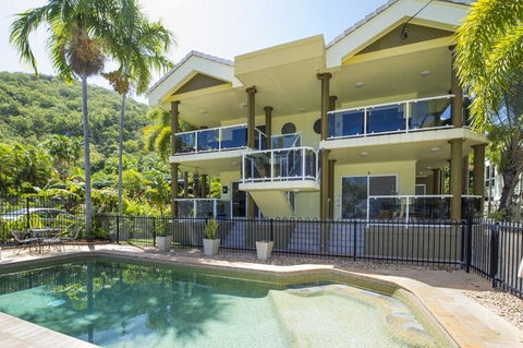 Champagne Apartment 1 - Holiday Sunshine Coast 1