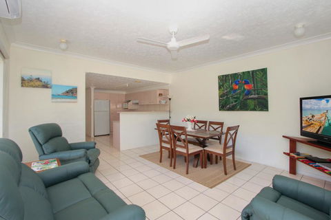 Champagne Apartment 1 - Holiday Sunshine Coast 3