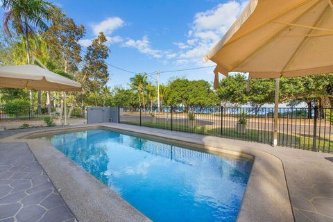 Champagne Apartment 2 - Holiday Sunshine Coast 2