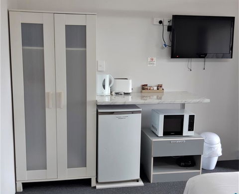 Chaparral Motel - Sunshine Coast Tourism 2
