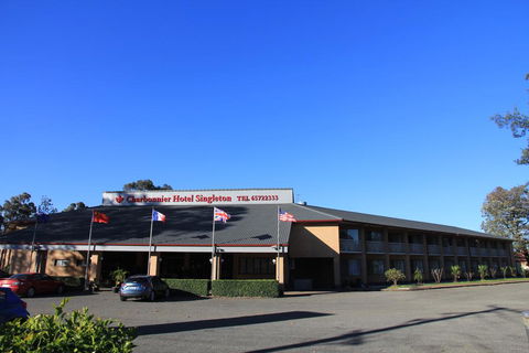 Charbonnier Motor Inn - Sunshine Coast Tourism 1