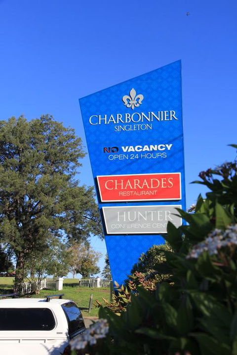 Charbonnier Motor Inn - Sunshine Coast Tourism 3