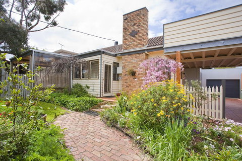 Charles Central Oasis 8 - Sunshine Coast Tourism 3