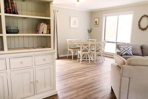 Charlottes Honor - River & Golf Cottage - Sunshine Coast Tourism 3