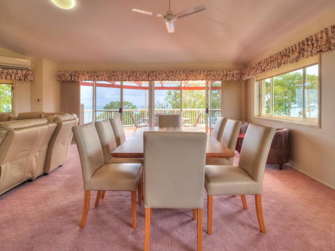 Charlton Apartments On The Esplanade - Sunshine Coast Tourism 3