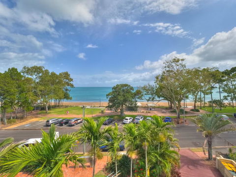 Charlton Apartments On The Esplanade - Sunshine Coast Tourism 2