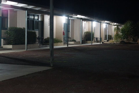 Charlton Motel - Sunshine Coast Tourism 3