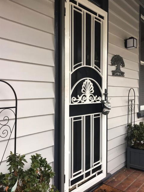 Charming Miners Cottage In The Hip City Of Geelong - Sunshine Coast Tourism 1