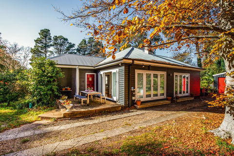 Charming Mountain Cottage - Sunshine Coast Tourism 1