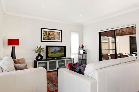 Chateau Shiraz - Holiday Sunshine Coast 2