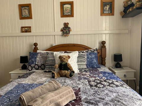 Cherry Blossom Cottage - Sunshine Coast Tourism 0