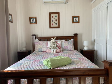 Cherry Blossom Cottage - Sunshine Coast Tourism 1