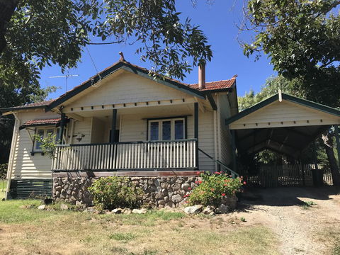 Cherry Blossom Cottage - Beechworth-Getaways - Sunshine Coast Tourism 0