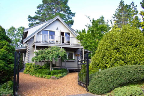 Cherry Cottage - Leura - Sunshine Coast Tourism 0