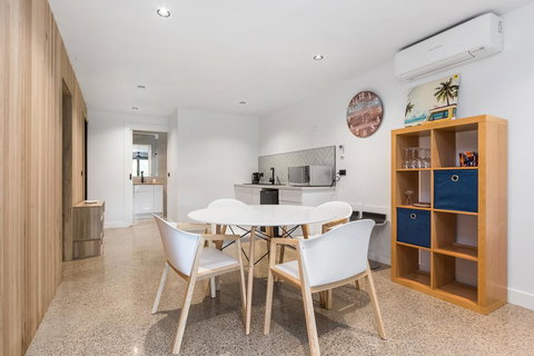 Chic Beach Studio - Sunshine Coast Tourism 0