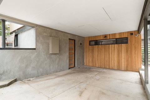 Chic Beach Studio - Sunshine Coast Tourism 1