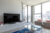 Chic Modern  Stylish.Stunning ViewsFree Parking