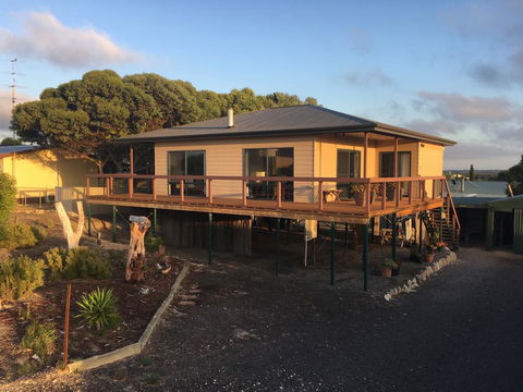 Chill N Sea Coastal Retreat - Sunshine Coast Tourism 0