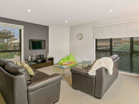 Chill Out - Sunshine Coast Tourism 2