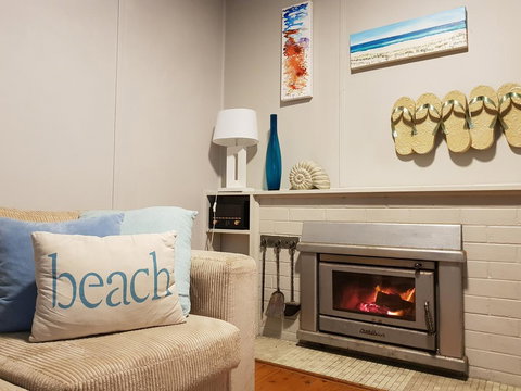 CHILL-OUT BEACH HOUSE @ FORSTER - Sunshine Coast Tourism 3