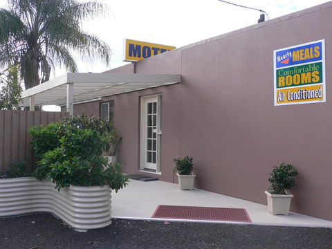 Chinchilla Motel - Holiday Sunshine Coast 0