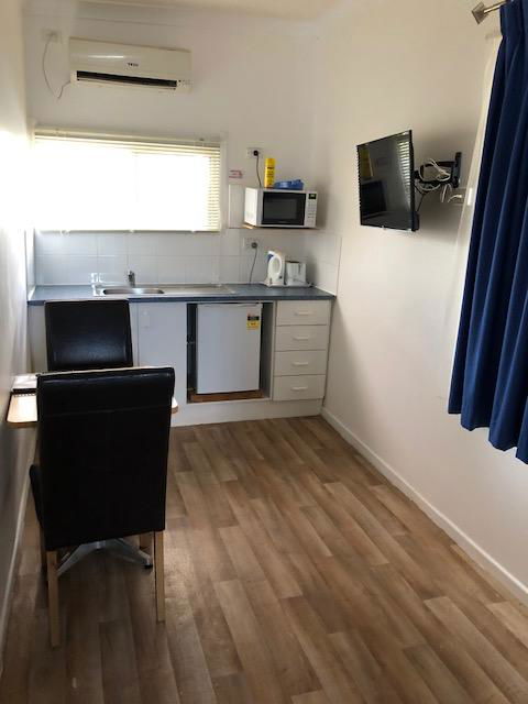 Chinchilla Motel - Holiday Sunshine Coast 1