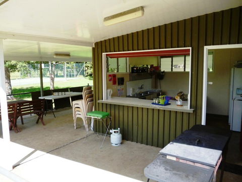 Christmas Creek CafÃ© & Cabins - Sunshine Coast Tourism 1