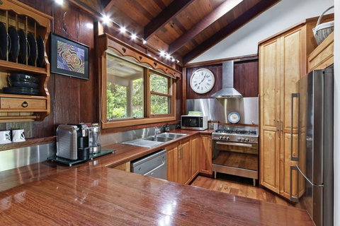 CHRISTOPHERS COTTAGE - Sunshine Coast Tourism 3