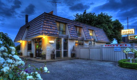 City Gardens Motel - Sunshine Coast Tourism 0