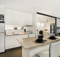 City Getaway Modern Bowen Hills 1 Bedroom with Free WIFI and Parking - Sunshine Coast Tourism