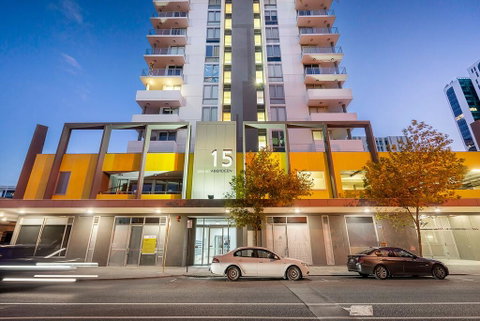 City Rest With Views - High Up Sleeps 4 + Parking - Holiday Sunshine Coast 3