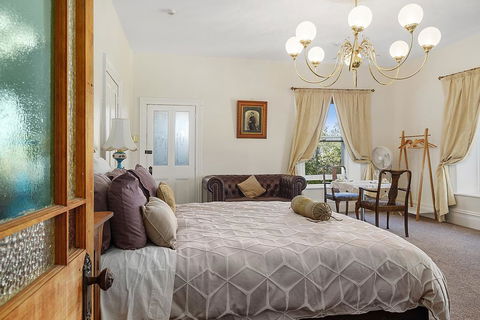 Claremont House - Sunshine Coast Tourism 1