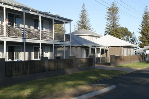 Clearwater Motel Apartments - Sunshine Coast Tourism 0